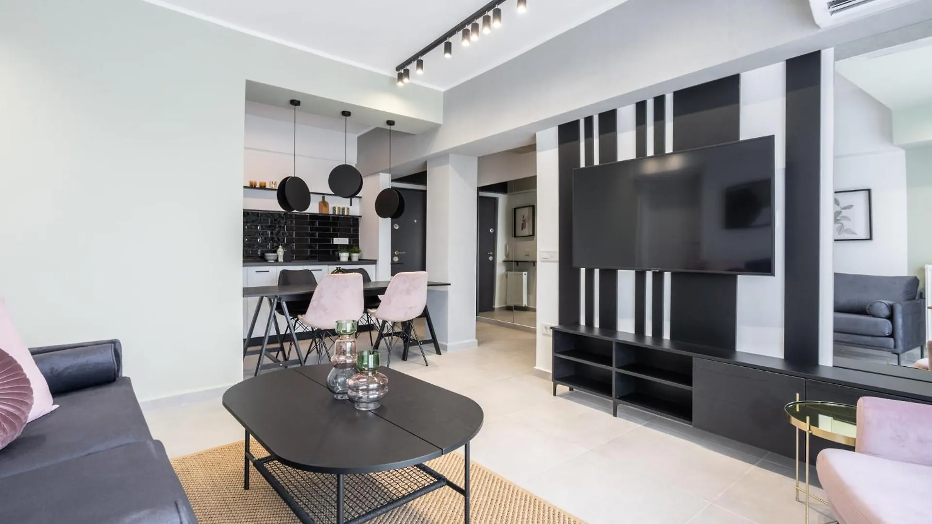 Romana Central 2 Bedroom Apartment Bukarest