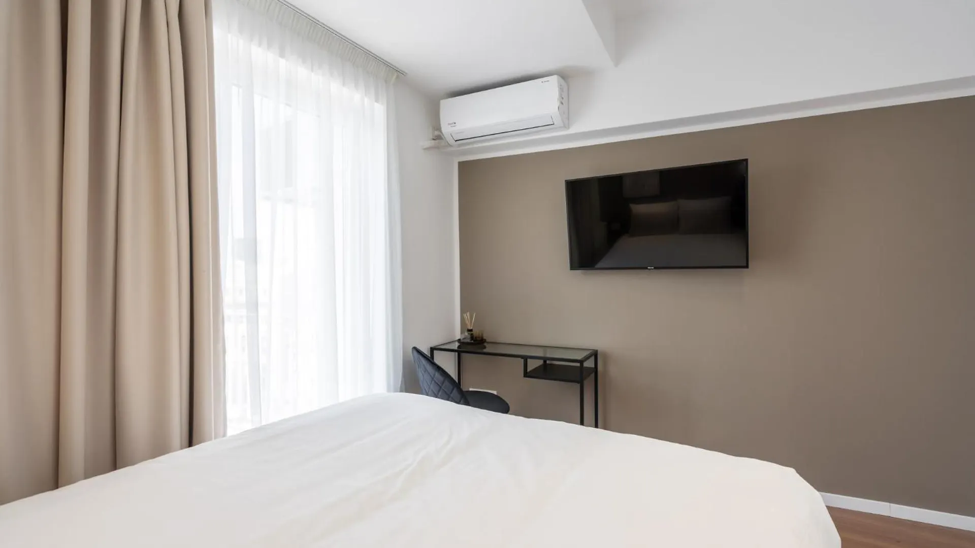 Romana Central 2 Bedroom Apartment Bucureşti 0*,