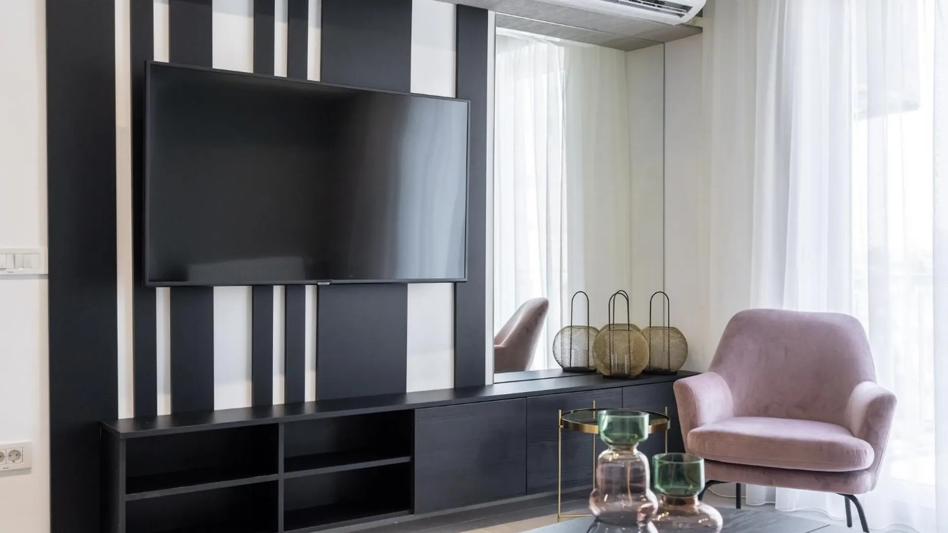 Romana Central 2 Bedroom Apartment Bucureşti